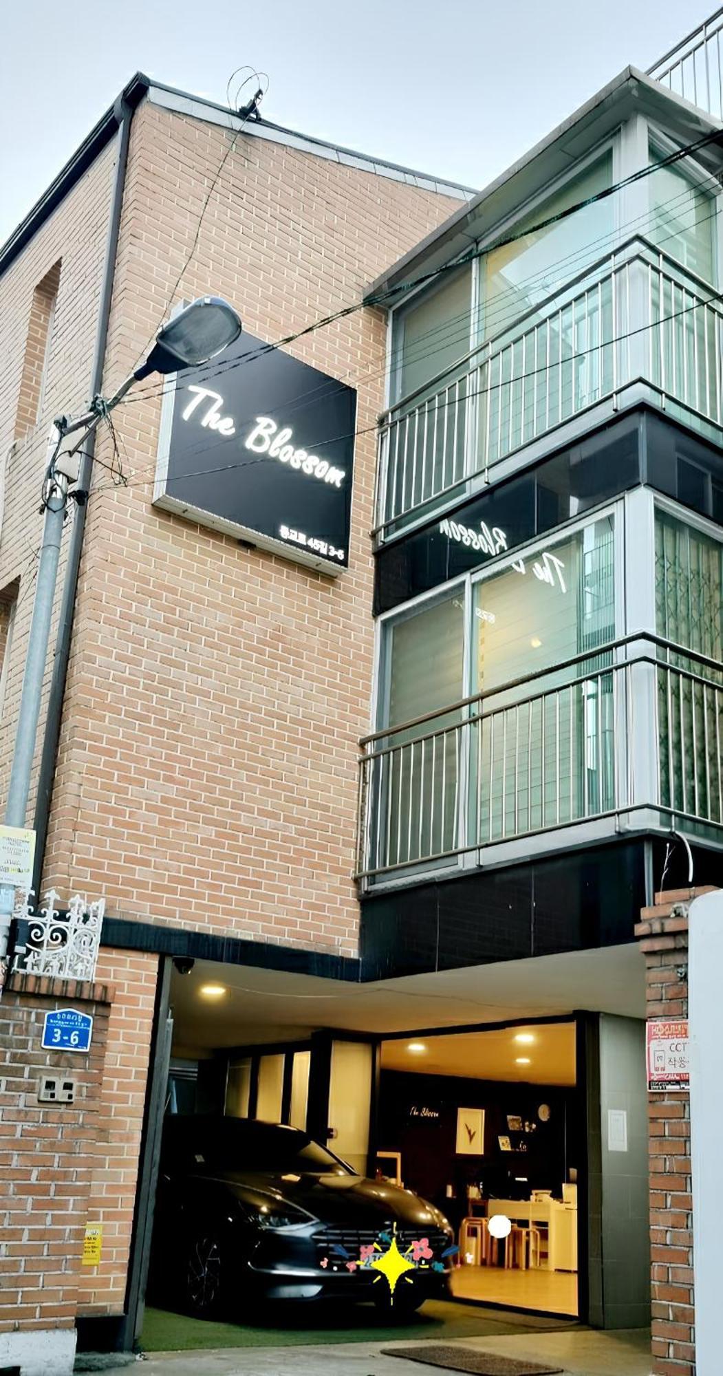 The Blossom Yeonnam Guesthouse Seoul Bagian luar foto