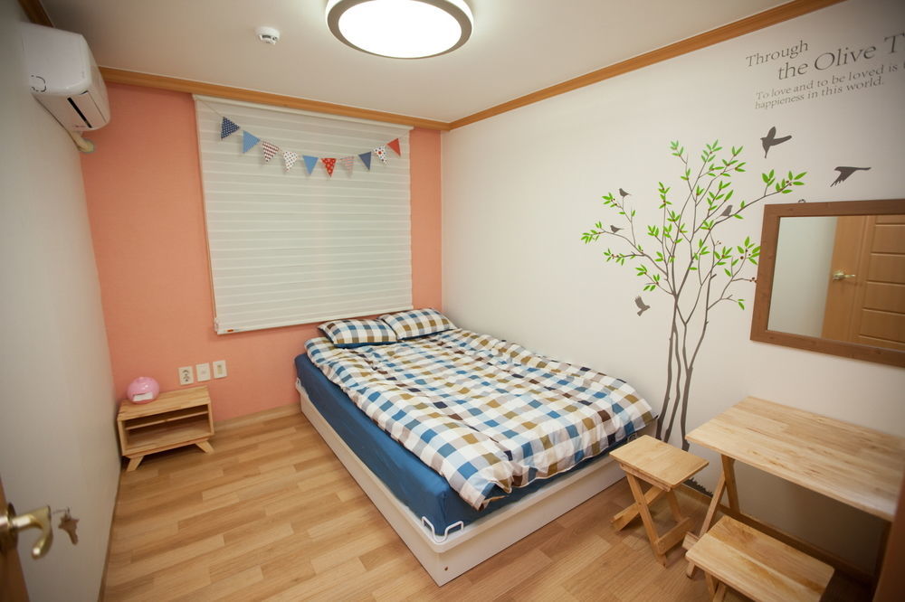 The Blossom Yeonnam Guesthouse Seoul Bagian luar foto