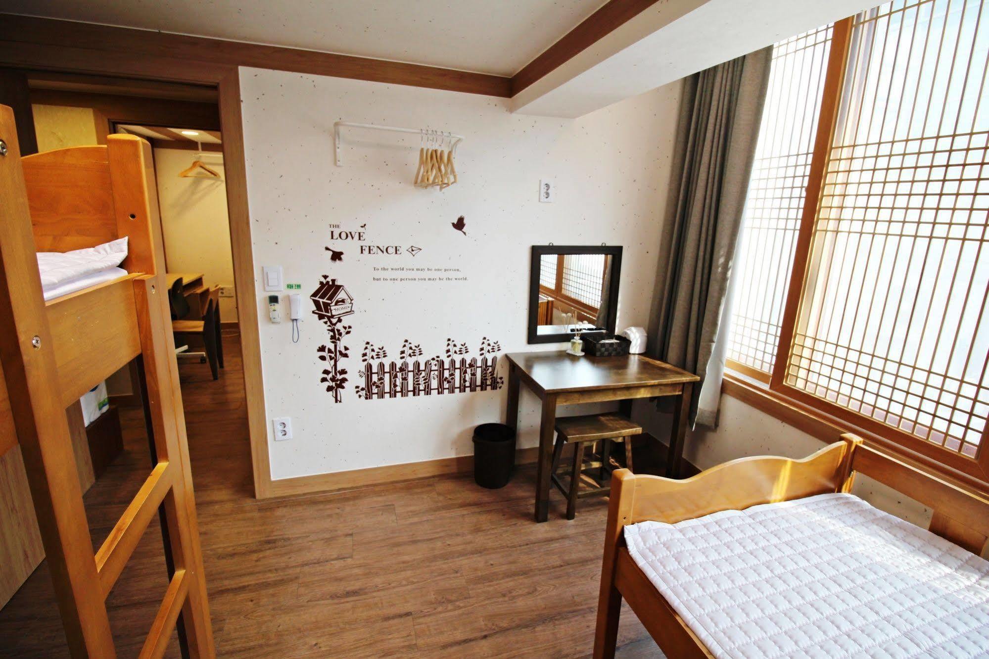 The Blossom Yeonnam Guesthouse Seoul Bagian luar foto
