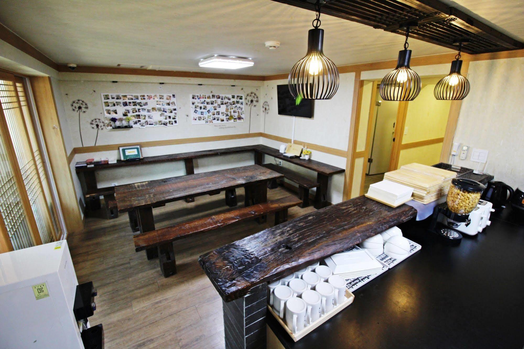 The Blossom Yeonnam Guesthouse Seoul Bagian luar foto