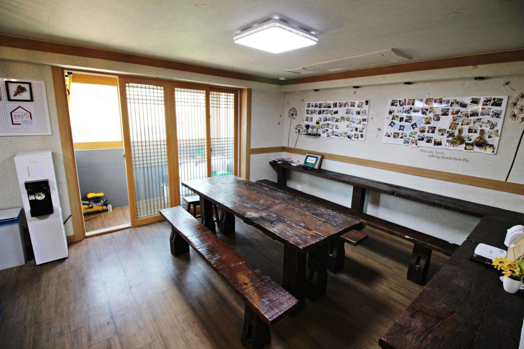 The Blossom Yeonnam Guesthouse Seoul Bagian luar foto