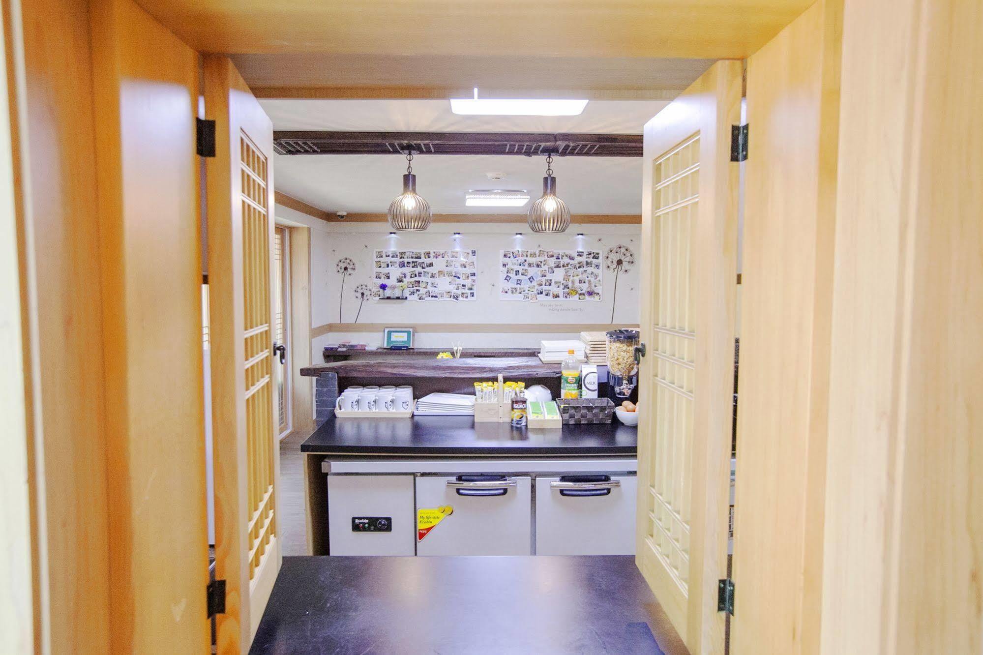 The Blossom Yeonnam Guesthouse Seoul Bagian luar foto