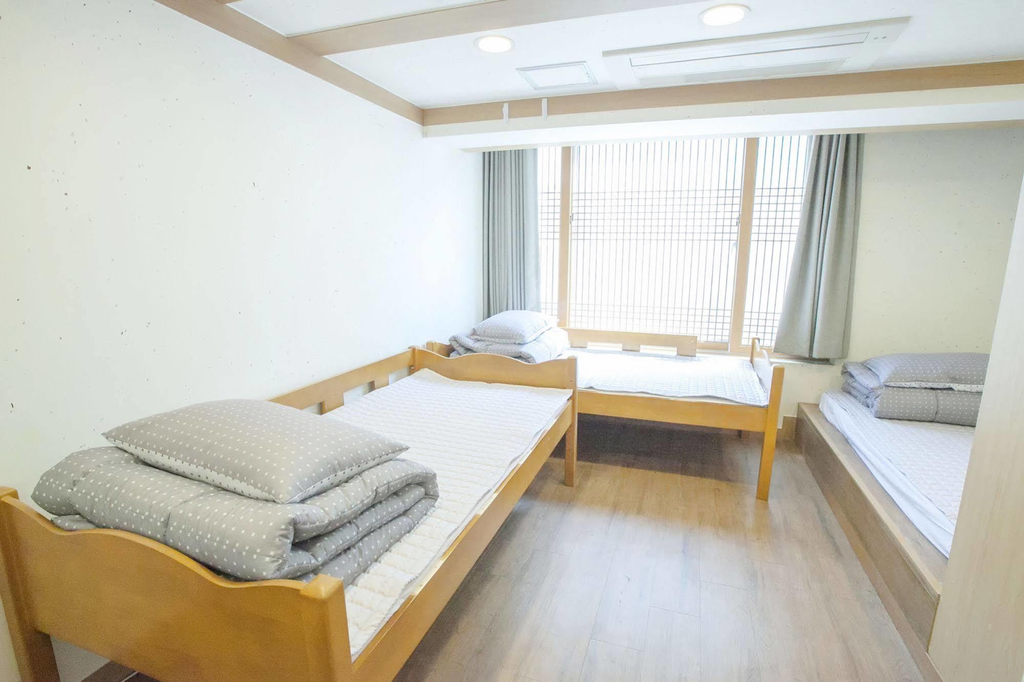 The Blossom Yeonnam Guesthouse Seoul Bagian luar foto