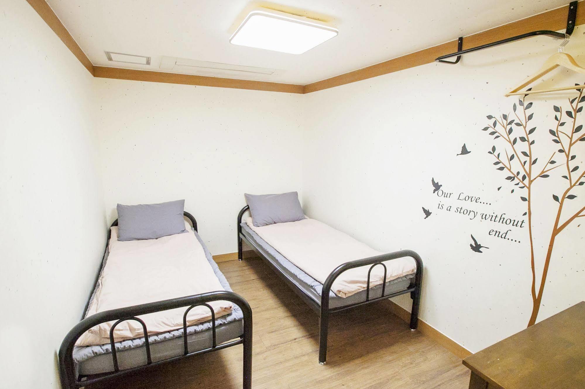The Blossom Yeonnam Guesthouse Seoul Bagian luar foto