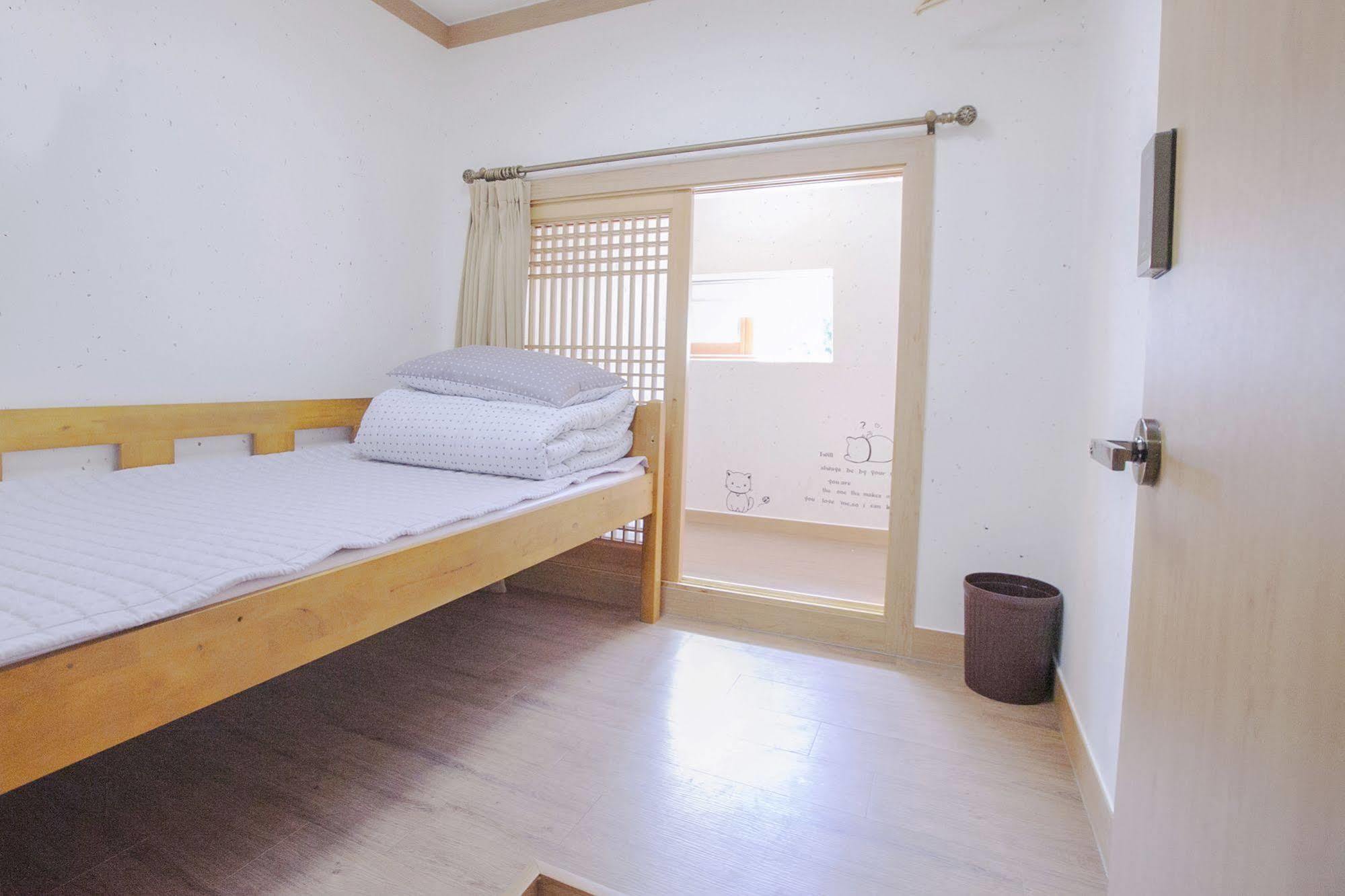 The Blossom Yeonnam Guesthouse Seoul Bagian luar foto